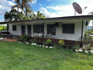 Vườn quanh Nadi Ocean House 1