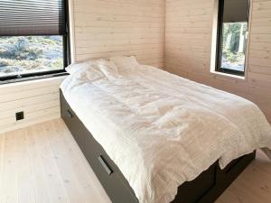 Ένα ή περισσότερα κρεβάτια σε δωμάτιο στο Architect-Designed Cabin Panoramic View