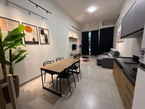 a kitchen and living room with a wooden table and chairs at Loft Prime Andradina in Andradina