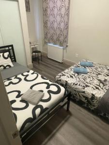 a bedroom with two beds and a window at Central Downtown New Year Stay- Self Checkin & Free Wifi in Toronto +1 photo