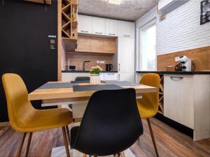 Η κουζίνα ή μικρή κουζίνα στο The Brick apartment