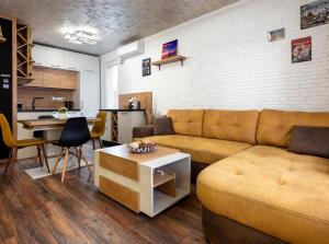 Χώρος καθιστικού στο The Brick apartment