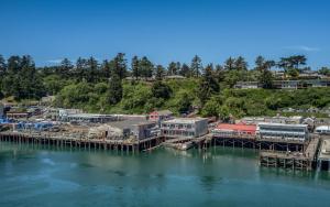 an aerial view of a dock on a body of water at Coastal Garden - Anchor Pier Lodge in Newport