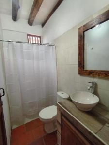 Et badeværelse på Habitación Central Barichara