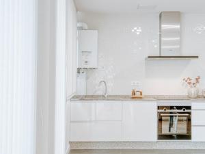 Η κουζίνα ή μικρή κουζίνα στο Aida's Apartments