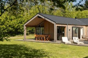 Κήπος έξω από το Newly built luxury summer house