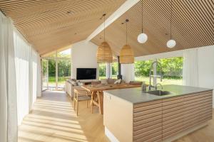 Μια τηλεόραση ή/και κέντρο ψυχαγωγίας στο Newly built luxury summer house