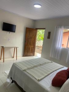 Ένα ή περισσότερα κρεβάτια σε δωμάτιο στο Sabiá & C0 Casa Hotel Suítes