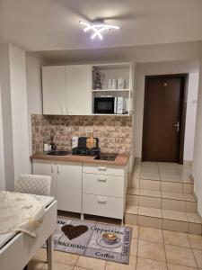 Η κουζίνα ή μικρή κουζίνα στο Ferienwhonung Mihy +7 φωτογραφίες