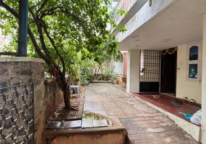 Κήπος έξω από το Social Backpacker Hostel , Little Mount, Chennai