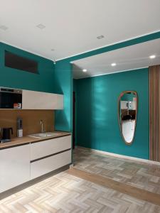 a bathroom with a green wall and a mirror at Da Delfina Affittacamere in Anzio +31 photos