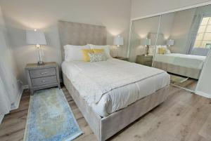 a bedroom with a large bed and a mirror at Urban retreat- Quiet comfy 1 bedroom condo near LAX in Los Angeles