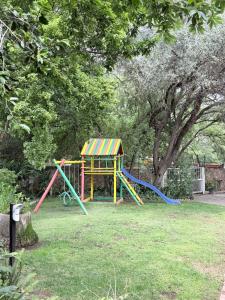 Ο χώρος παιχνιδιού για παιδιά στο Home in Randpark Ridge