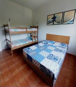 a bedroom with two bunk beds in a room at Kariri Hostel in Crato