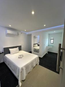 Ένα ή περισσότερα κρεβάτια σε δωμάτιο στο Hotel Don Carlos