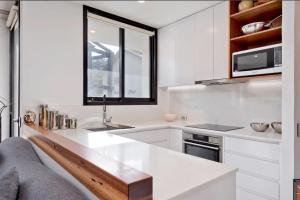 Η κουζίνα ή μικρή κουζίνα στο Alpine Gloria - Squatters 17