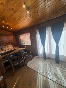 TV a/nebo společenská místnost v ubytování The Lion's Den