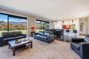 Χώρος καθιστικού στο Hawea Horizon - Lake Hawea Holiday Home