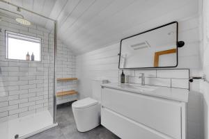 O baie la Talina - History in the Heart of St Helens +28 fotografii