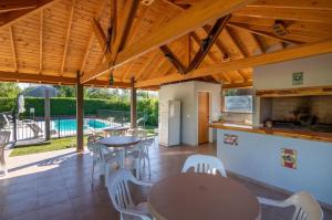 a kitchen and dining room with a table and chairs at Tierras de Breena in Los Reartes