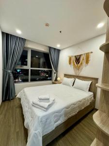 Giường trong phòng chung tại Happy One Central Bình Dương