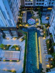 Hồ bơi trong/gần Happy One Central Bình Dương