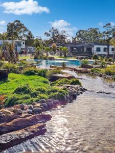 Πισίνα στο ή κοντά στο #15 Highview +18 φωτογραφίες