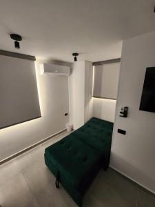 Giường trong phòng chung tại Eureka Living