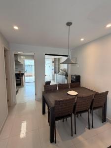 Η κουζίνα ή μικρή κουζίνα στο Refúgio de luxo