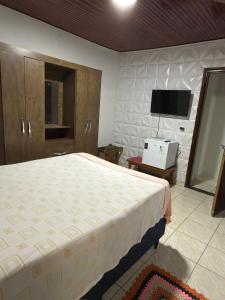 Μια τηλεόραση ή/και κέντρο ψυχαγωγίας στο Suítes Santa Luzia +8 φωτογραφίες