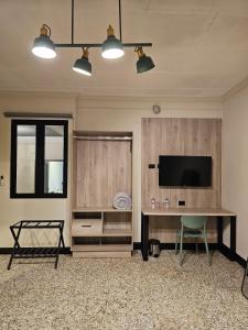 TV/trung tâm giải trí tại Remfort Hotel Antigua