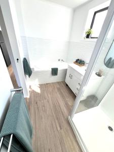 Χώρος καθιστικού στο Little Red Gate Urban Retreat