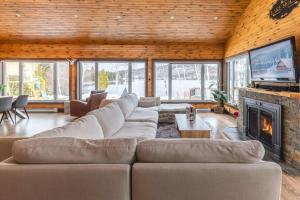 Μια τηλεόραση ή/και κέντρο ψυχαγωγίας στο Le Domaine Riverin +68 φωτογραφίες