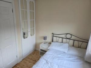 Ένα ή περισσότερα κρεβάτια σε δωμάτιο στο Eagle Valley Wilton, Entire Property