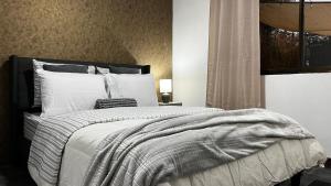 Ένα ή περισσότερα κρεβάτια σε δωμάτιο στο Executive Apartment Escazú
