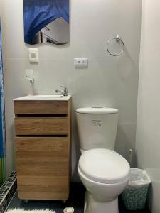 Ένα μπάνιο στο Casa Santa Rosa Garden