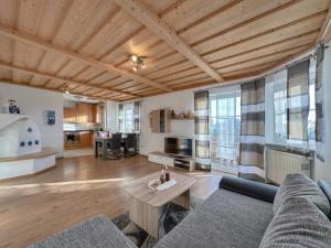 a living room with a couch and a table at Sonnenwald in Zenting