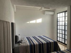 Ένα ή περισσότερα κρεβάτια σε δωμάτιο στο Cozy and family-friendly house CARE and UANL