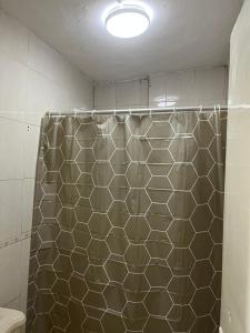 Ένα μπάνιο στο Cozy and family-friendly house CARE and UANL