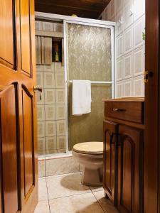 Ένα μπάνιο στο Family Nest Turrialba