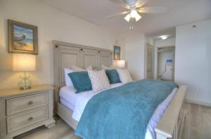 En eller flere senge i et værelse på Crescent Shores South - 511 + 35 billeder