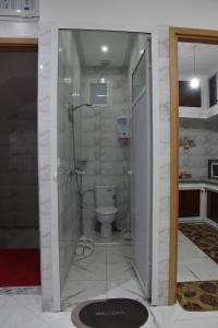 Ένα μπάνιο στο Lacote Apartment In Salè +15 φωτογραφίες