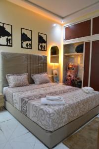 Ένα ή περισσότερα κρεβάτια σε δωμάτιο στο Lacote Apartment In Salè