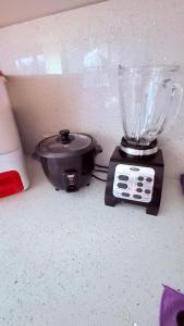a blender sitting on top of a counter at Habitación master # 1 in Macas