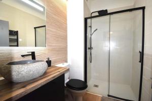 Ένα μπάνιο στο Appartement proche Cathédrale