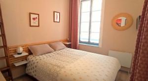 Ένα ή περισσότερα κρεβάτια σε δωμάτιο στο Appartement proche Cathédrale