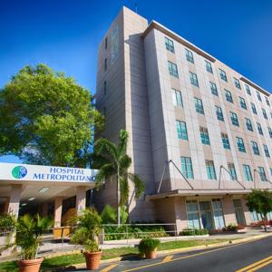a large building with a sign in front of it at Puerta al Tren apartamento in San Juan