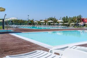 Bazén v ubytování Adamo ed Eva Resort nebo v jeho okolí