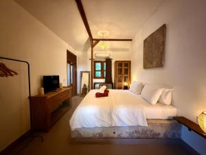 En eller flere senge i et værelse på Villas Tropical Joglos