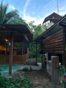 马尔多纳多港K'erenda Homet Reserva Natural的一栋前面有游泳池的房子 更多82张照片